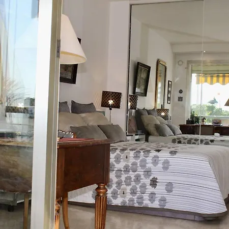 Pieds Dans L'eau: 2 Pieces, Grande Terrasse, Climatisation, - Fr-1-252a-127 Appartement